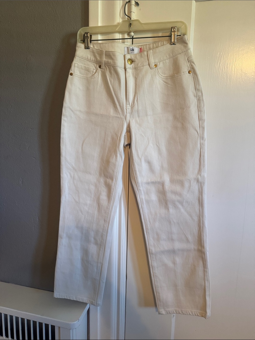 CAbi Warm White SoHo Straight-Leg High-Rise Jeans